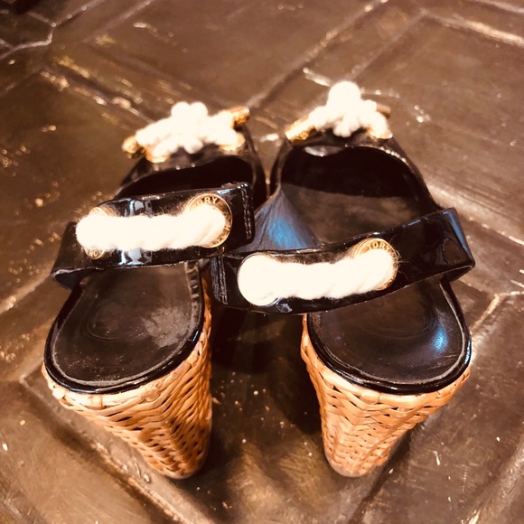 Size 8 Tory Burch wedges in black patent - Picture 5 of 7